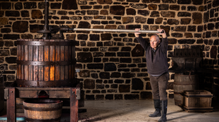 Leon Deans Two Sisters Wine Company